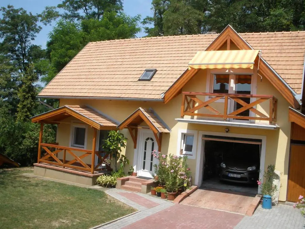 Emilia Apartmanház