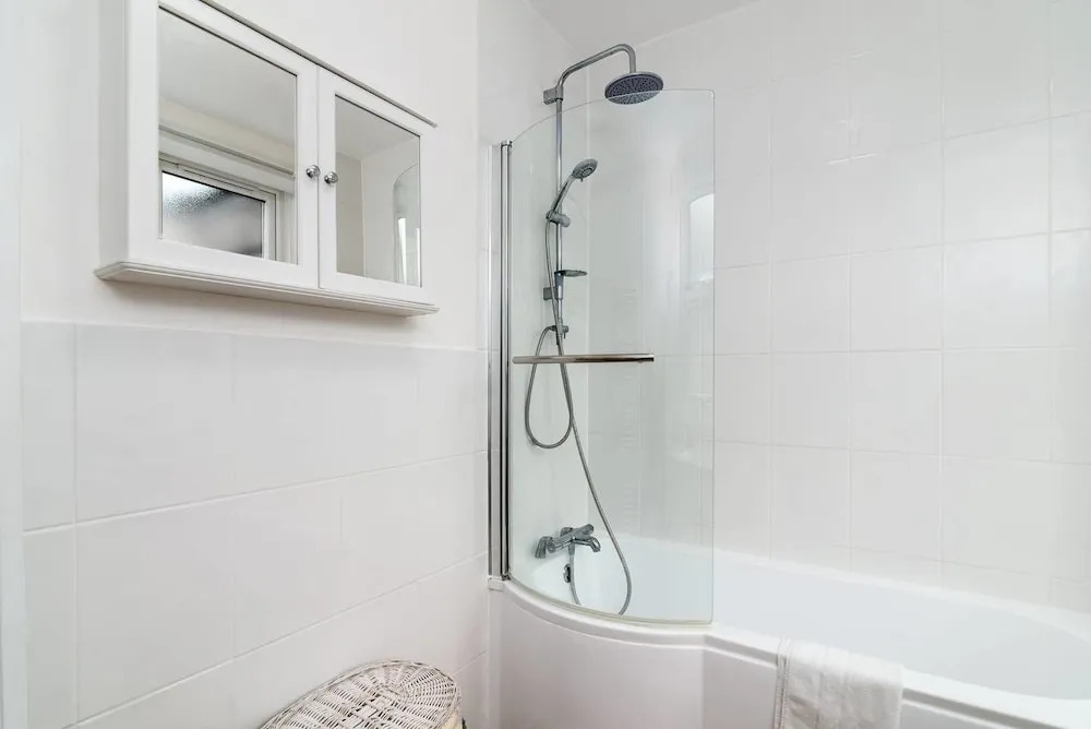 Modern 2 Bed, for 4 Guests in Golders Green!