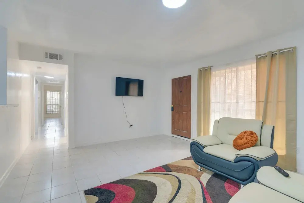 15 Mi to Dtwn Houston: Condo in Gated Community