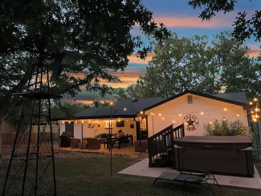 Bayer Guest Haus-hot Tub and Fire Pit