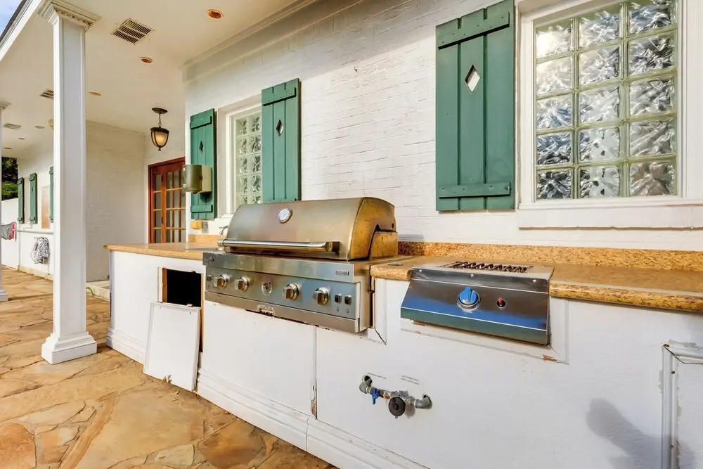 Pet-friendly Mobile Condo ~ 4 Mi to Downtown!