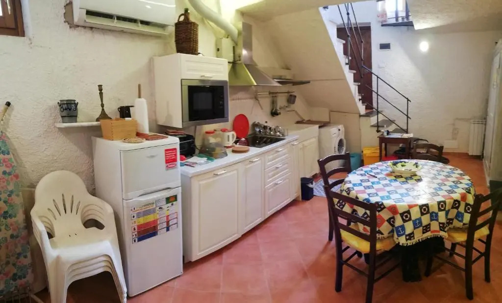 CASA LORENZO SULLE COLLINE DI LEVANTO e VICINO ALLE CINQUETERRE LT-0620