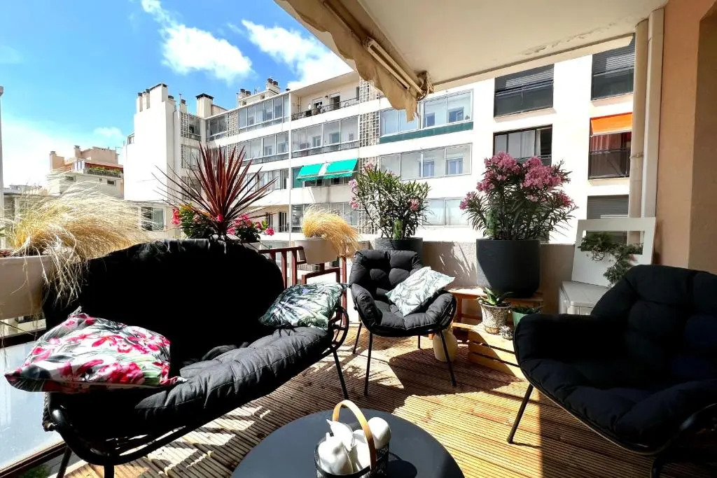 Bnb Renting 1 bb apt of 40m with superb terrace of 13m air conditioning