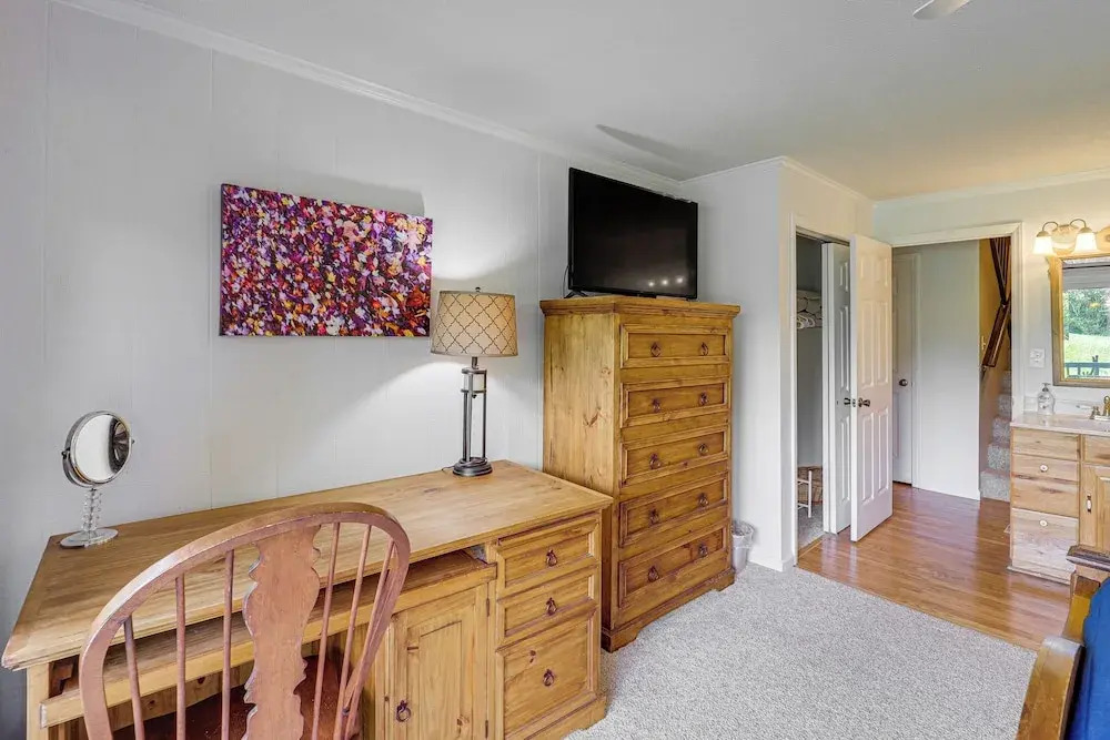 3 Mi to Slopes! Mtn-view Condo in Banner Elk