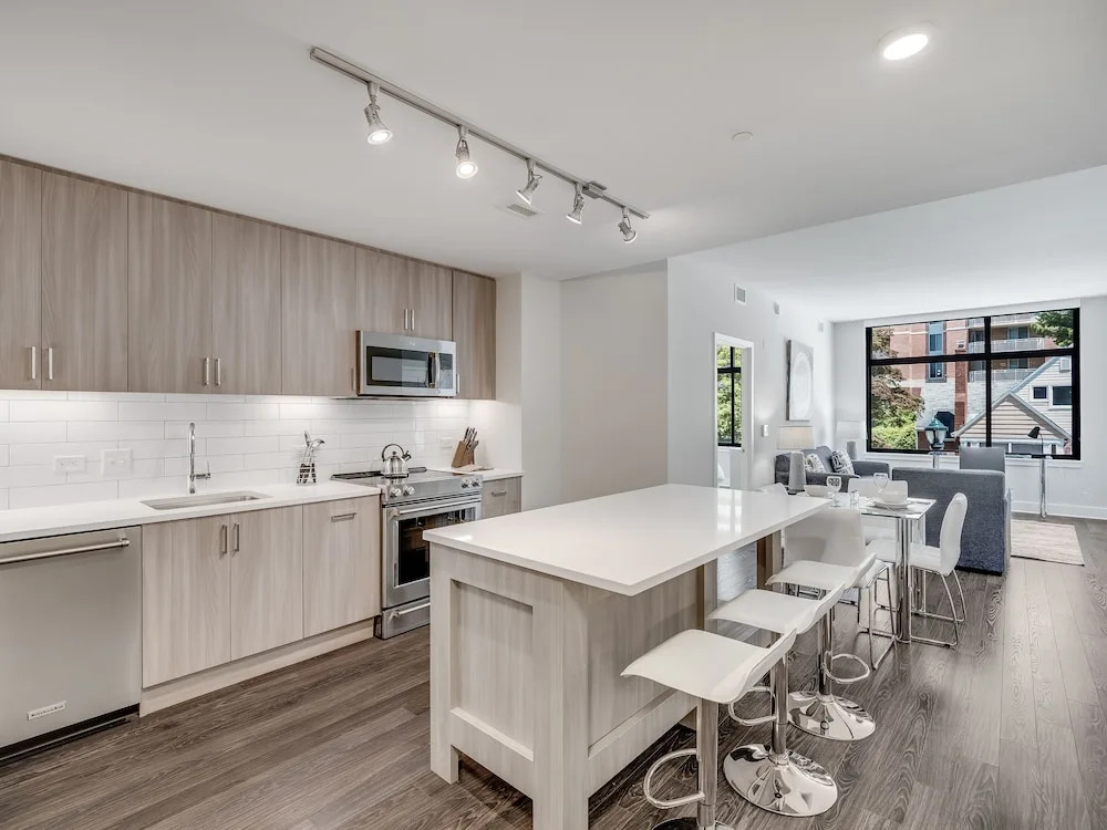 Global Luxury Suites at Bethesda Metro