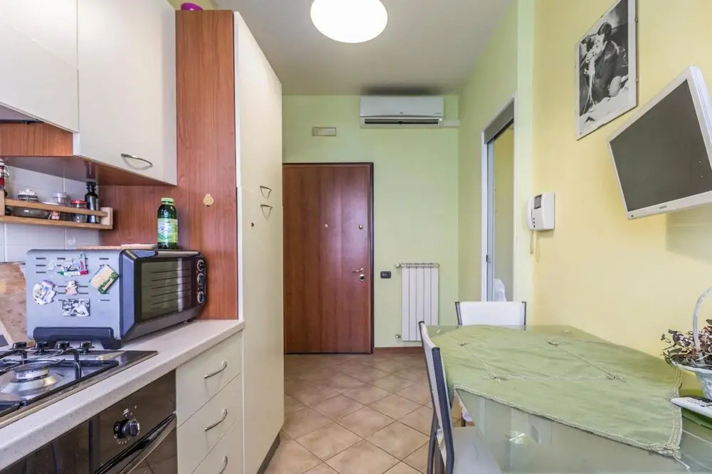 Dossetti in Bologna with 1 bedrooms and 1 bathrooms