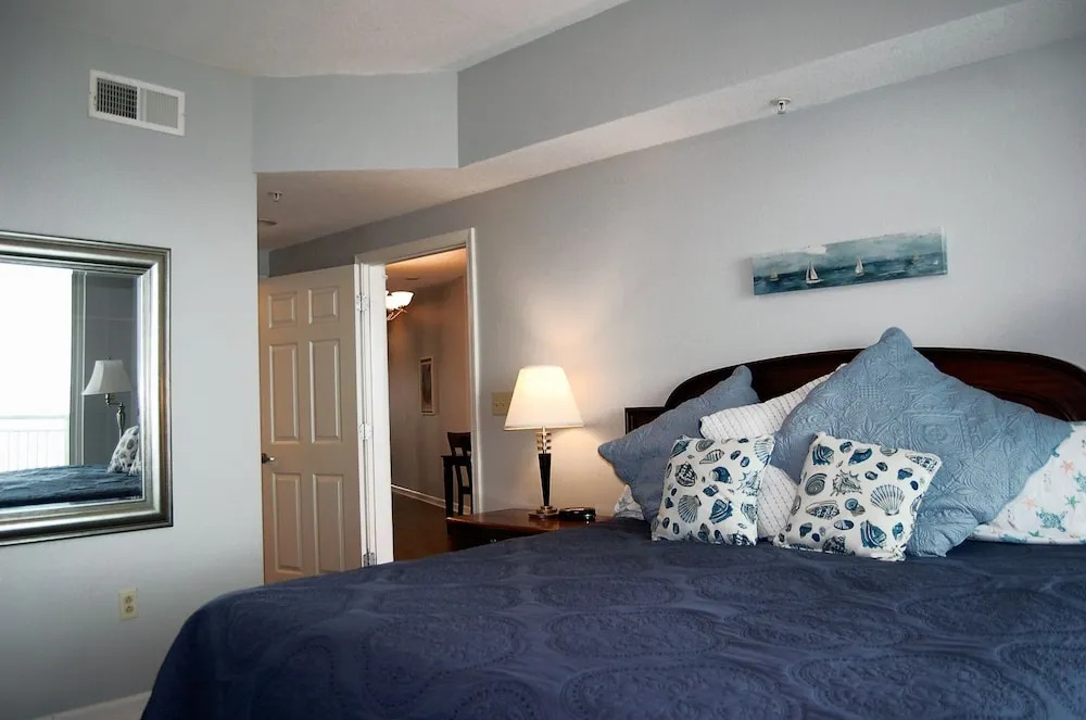 Legacy2-1104 2 Bedroom Condo