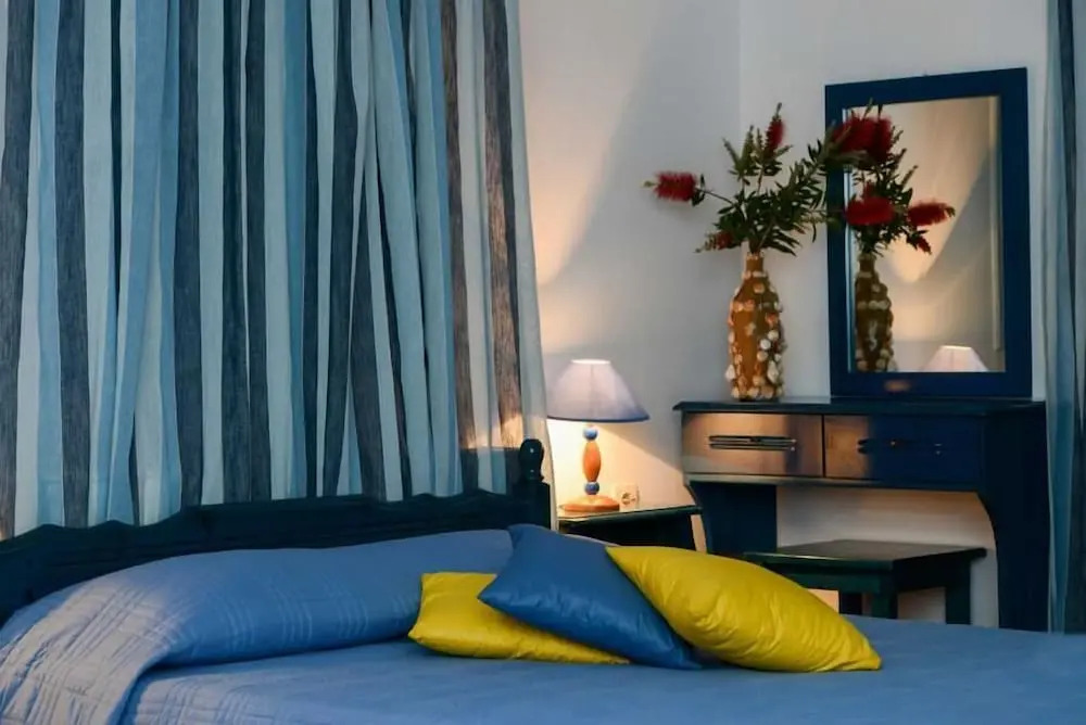 Hotel Dina - Ξενοδοχείο Ντινα