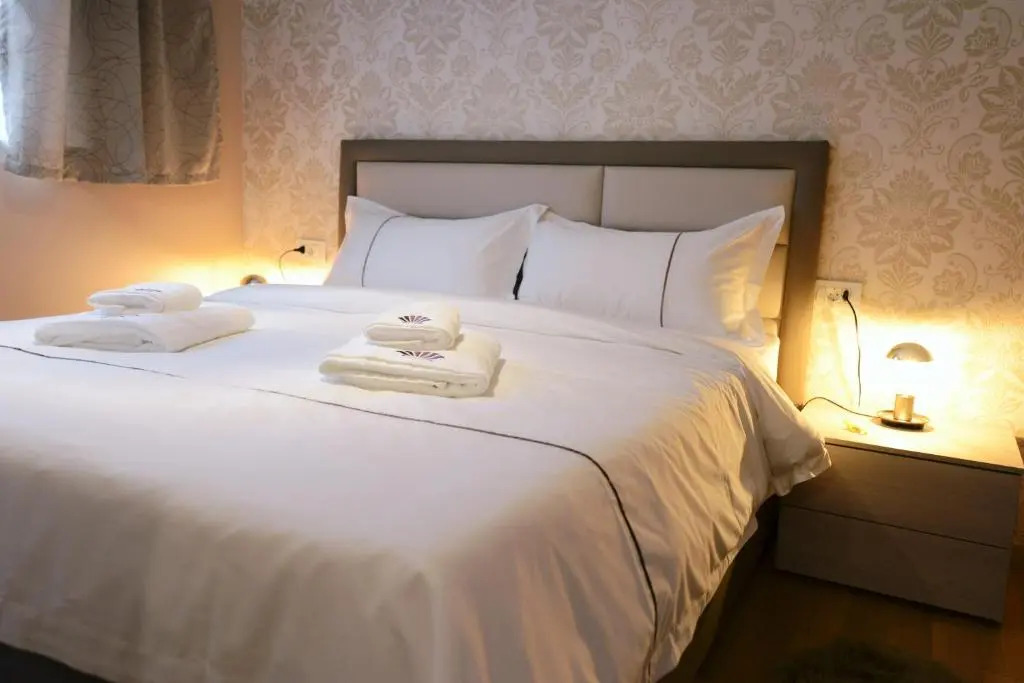 Tonio Rooms