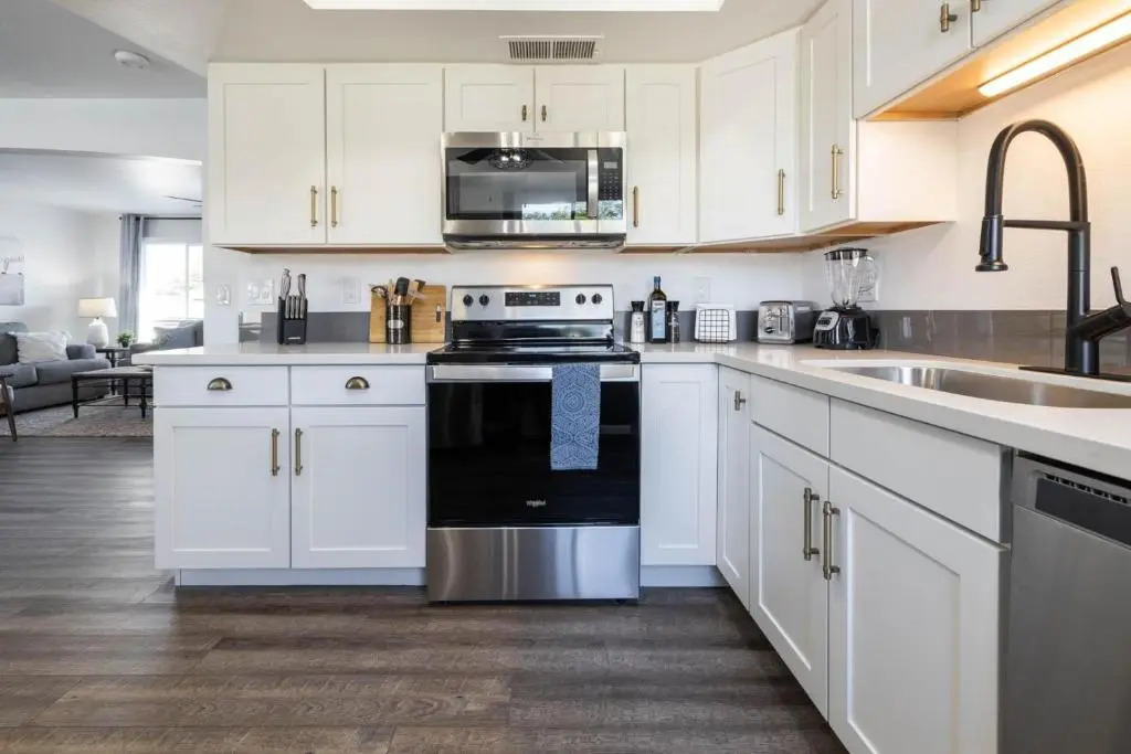 Scottsdale Valley Vista 4 Bedroom Home by RedAwning