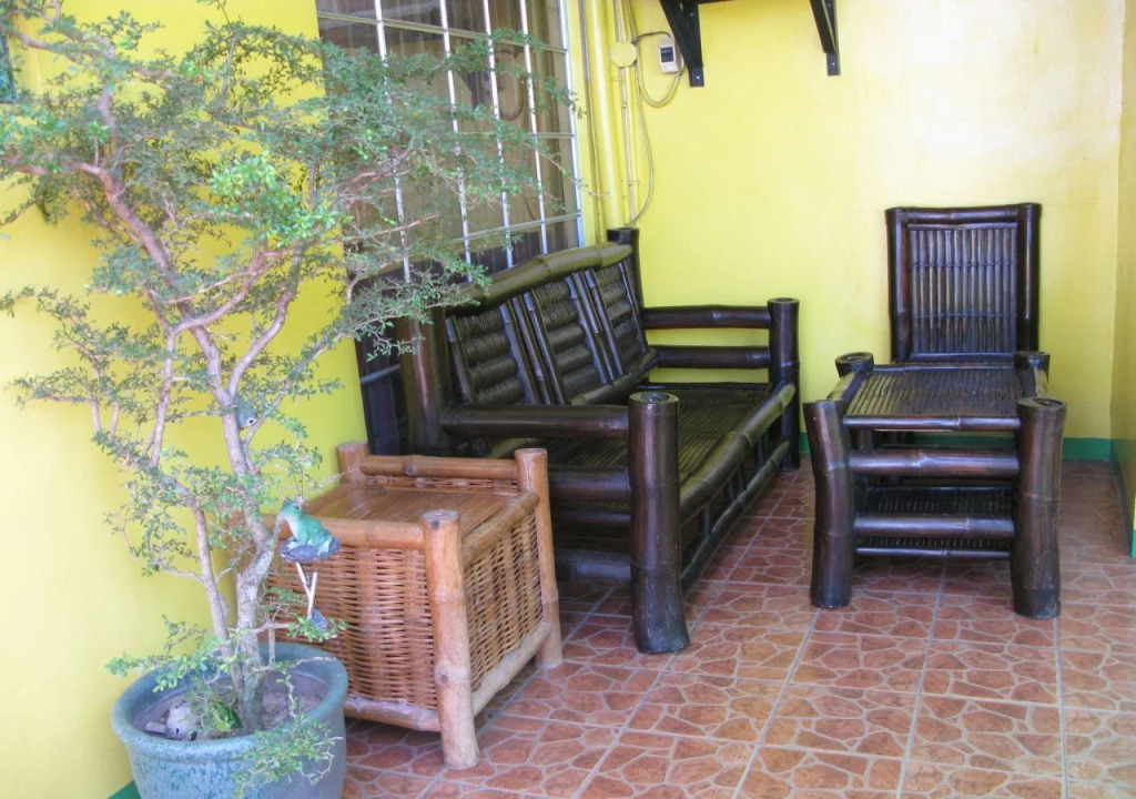 Drifters British Pub and Apartelle
