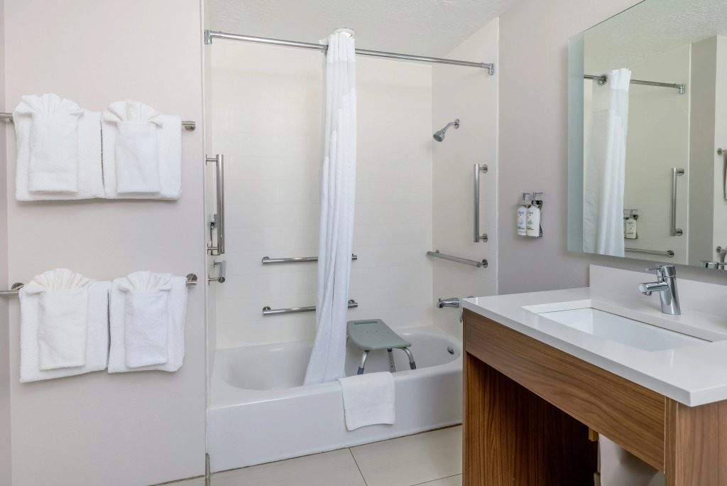 Holiday Inn Express Hotel & Suites Medford-Central Point by IHG