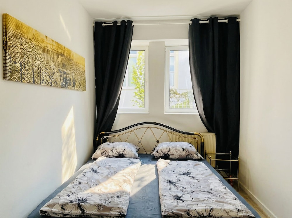 Cozy 2BR and Living Room Apt for 6