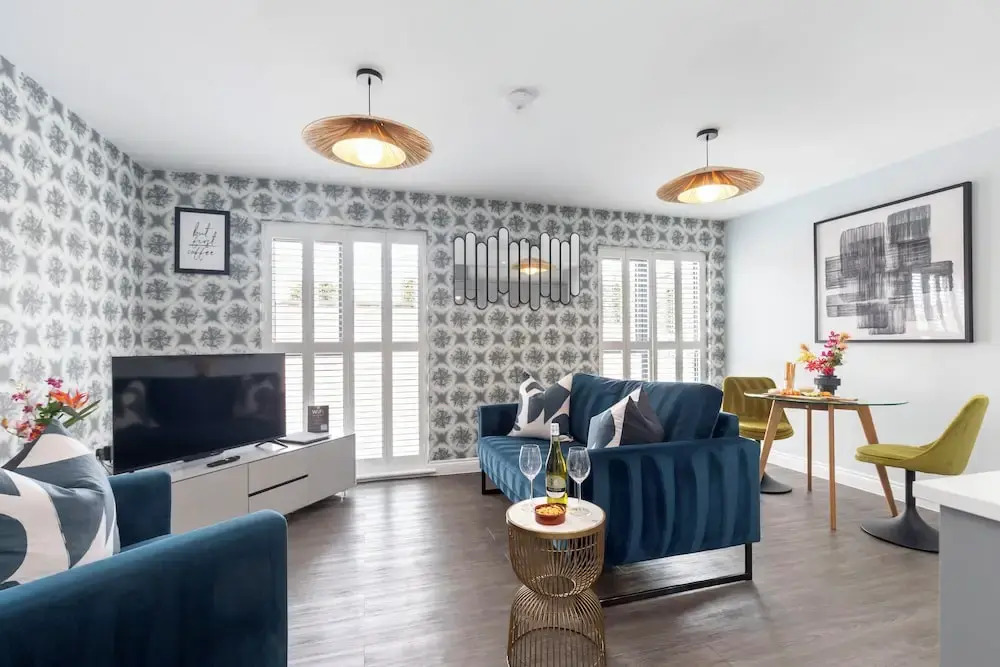 Elliot Oliver- Charming 1 Bed Apartment
