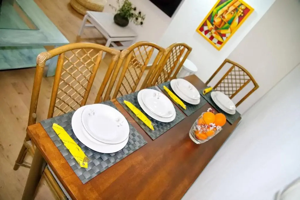 Aroura Homes Garden House 2BR 2BA Free Parking