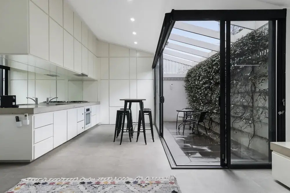 Stylish 2BR House, Walk to Parks & Cafes