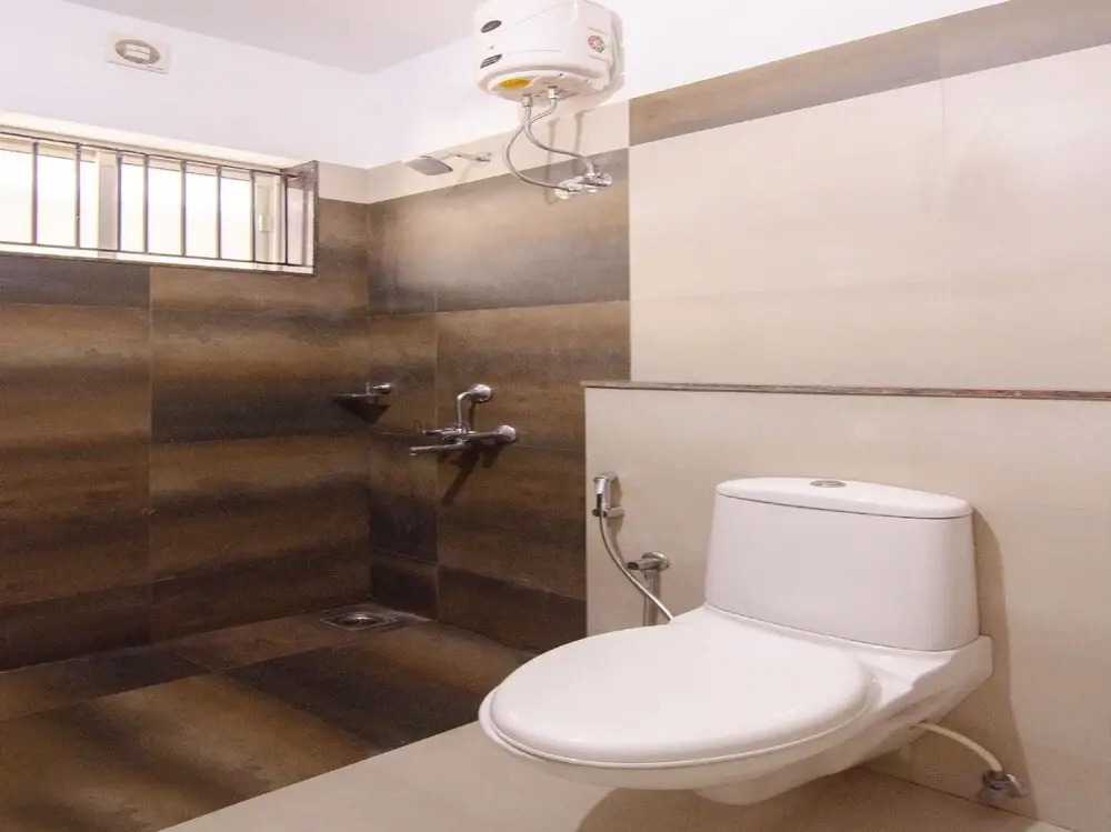 Six Gems by OYO Rooms