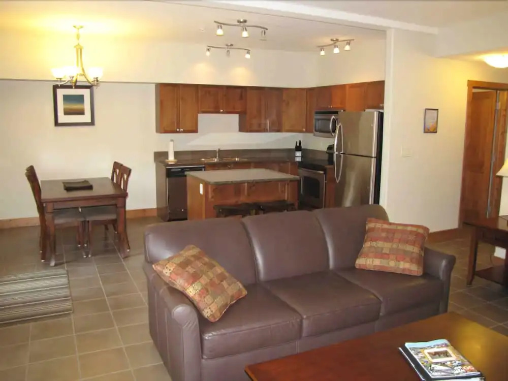 Willow Vistas - 2 Bedroom Luxury Condo with Hot Tub