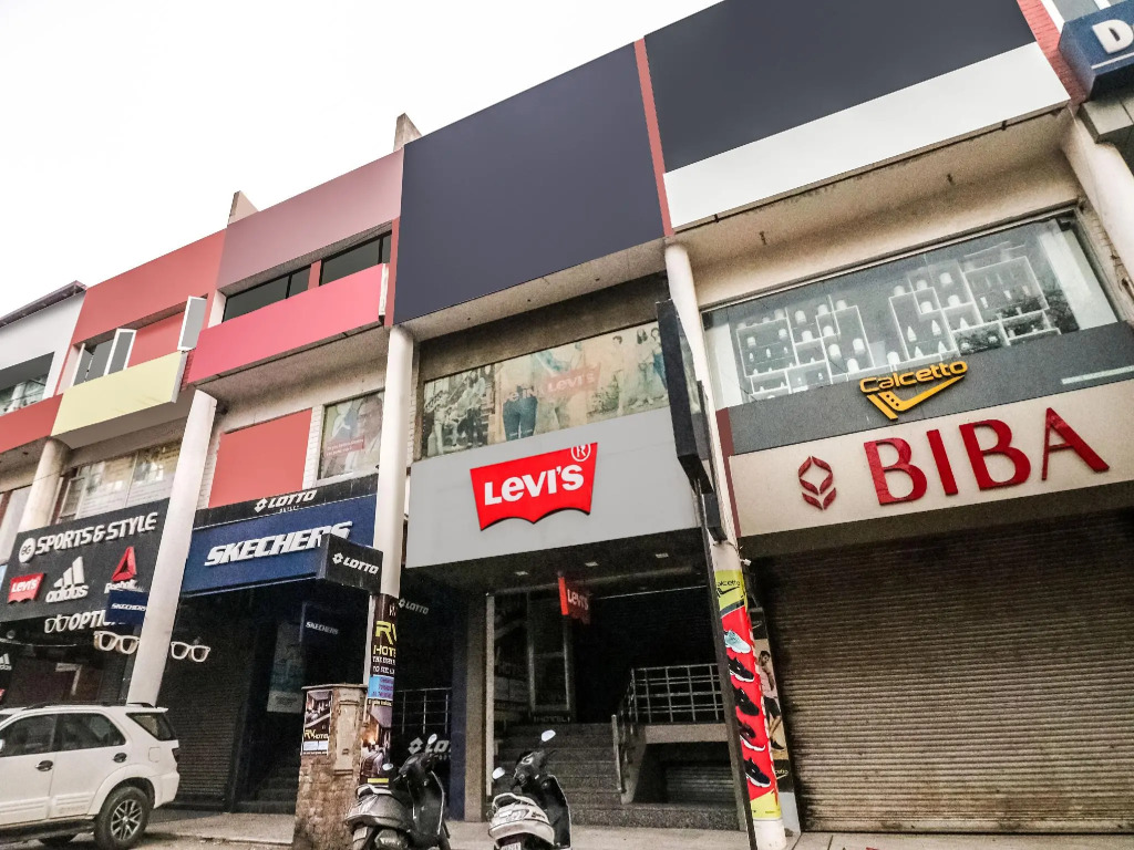 Rv Hotel by OYO Rooms