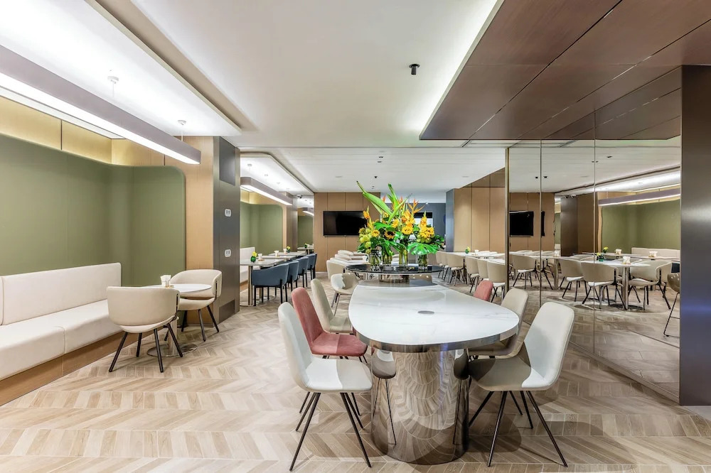 Holiday Inn Express Shanghai Jingan Temple by IHG