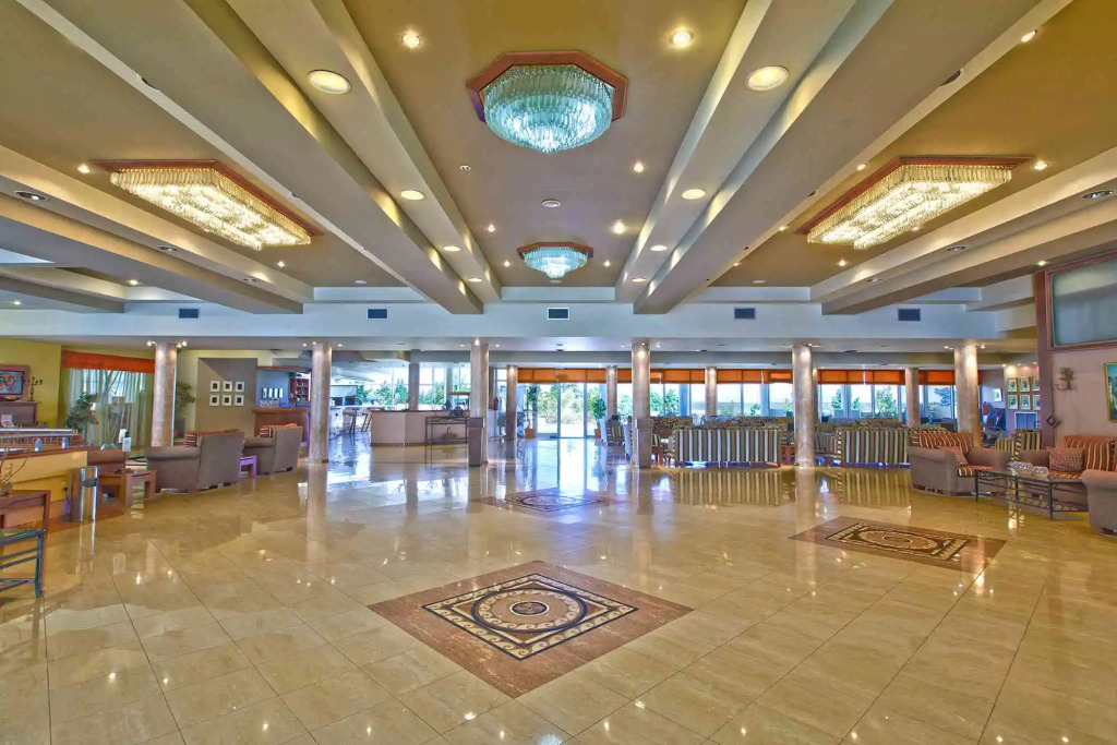 Отель Sovereign Beach