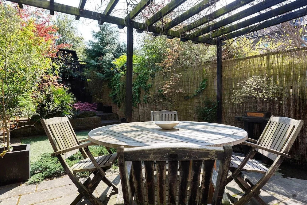 Veeve - Finsbury Garden