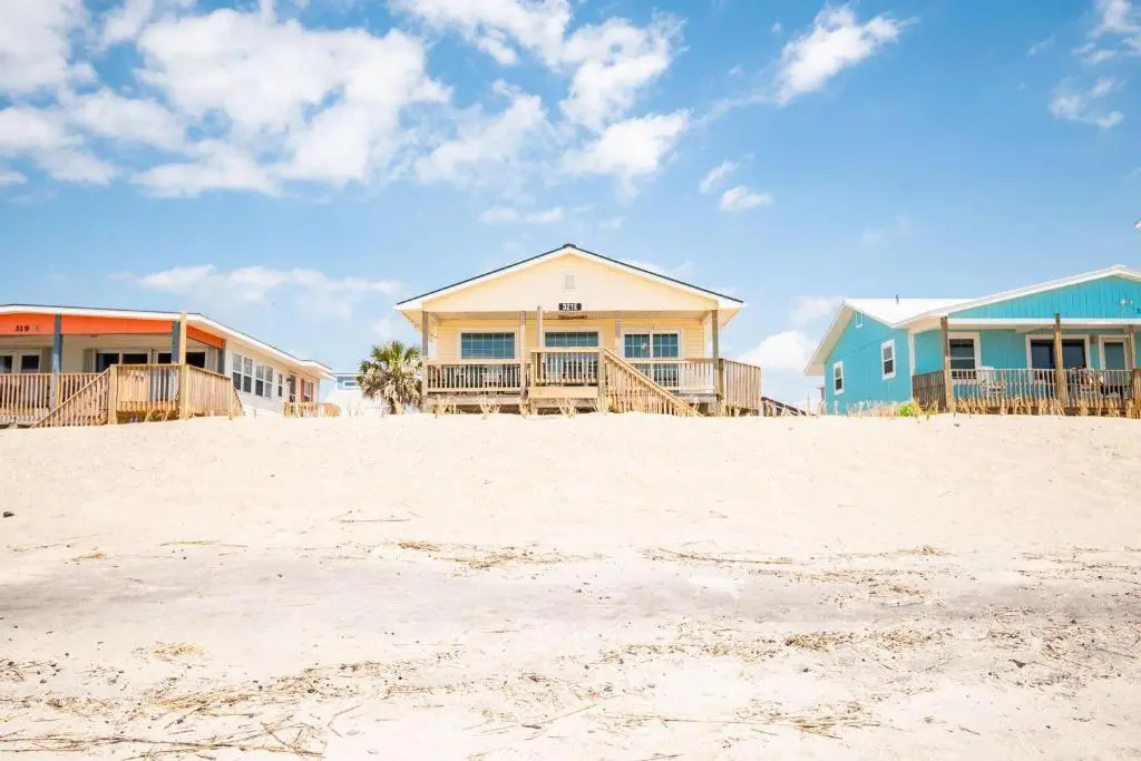 Dip Inn by Oak Island Accommodations