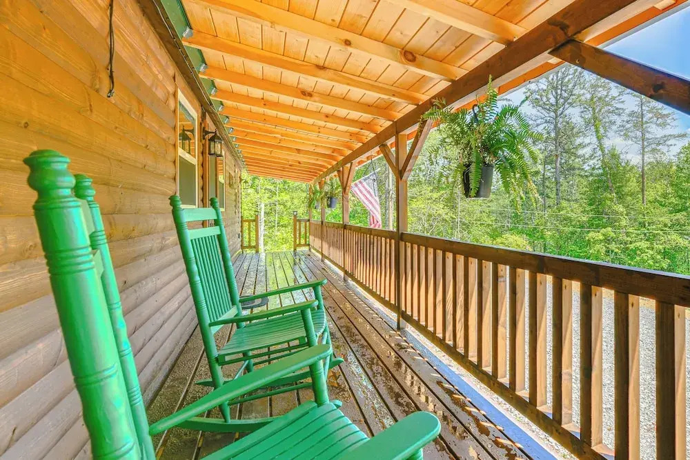 Black Bear Bungalow: Sevierville Hideaway w/ Deck!