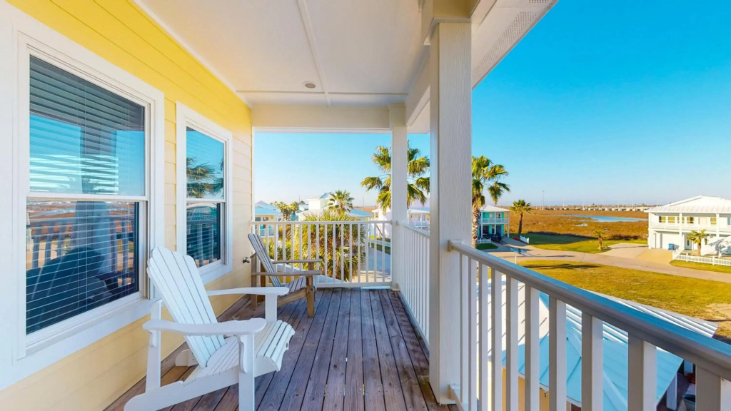RD385 Dreamsicle Large Home in Gulfside Neighborhood, Shared Pool, Boardwalk to Beach