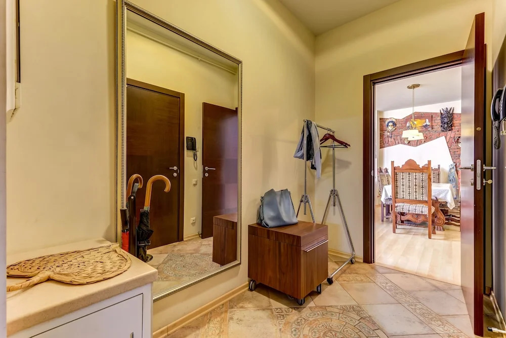 Home4day Spacious loft in the heart of Petersburg