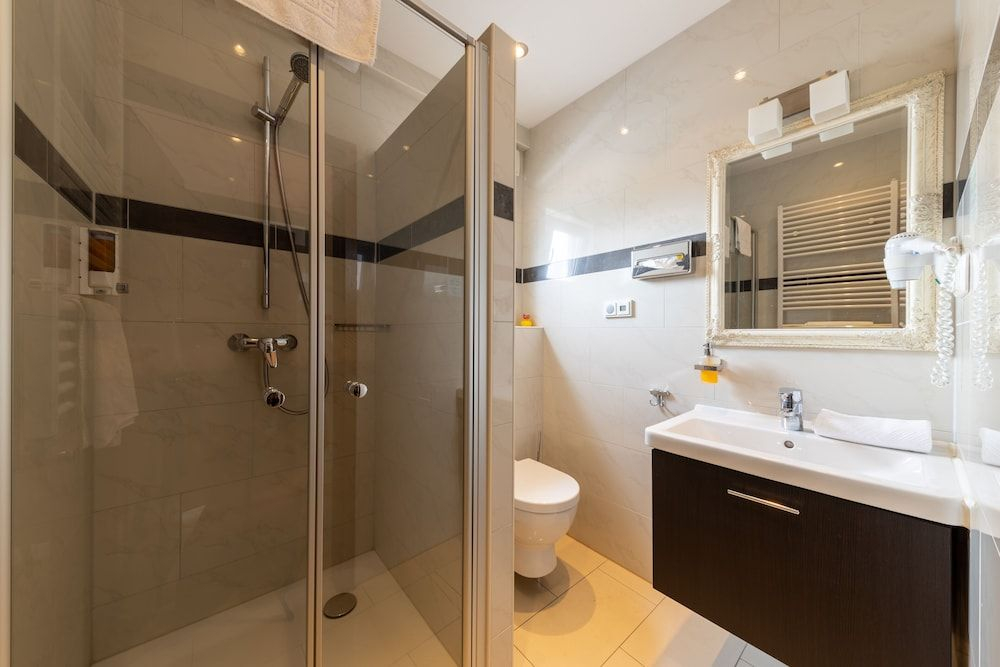 Gasper Business & Garden Hotel