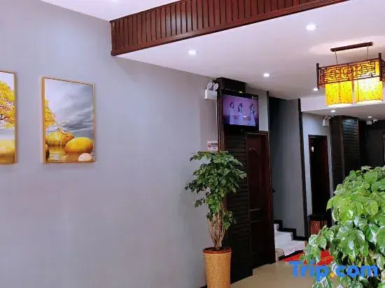 Anning Hezhong Express Hotel