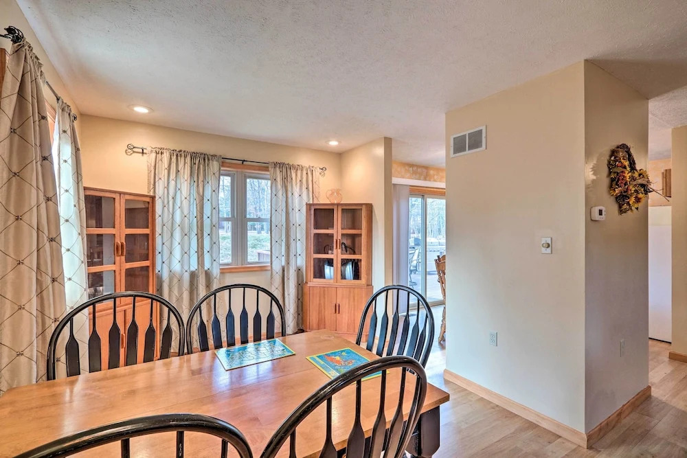 Walk to Pool & Lake: Albrightsville Vacation Home!