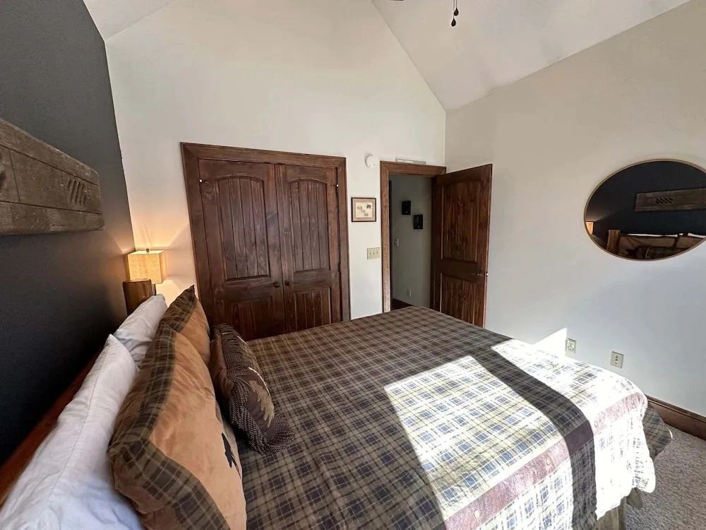 Lake Overlook High Elevation Home With Views and Game Room