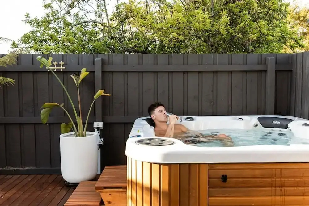 Sol Coastal Retreat - Outdoor Spa and Sauna