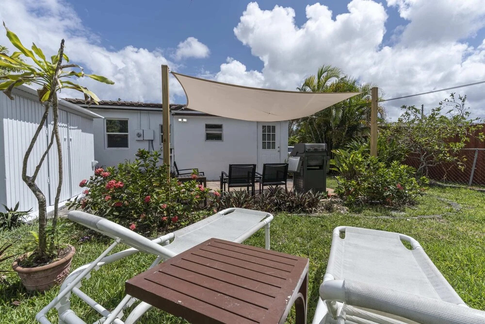 Private House 2 BDR BBQ Garden Parking