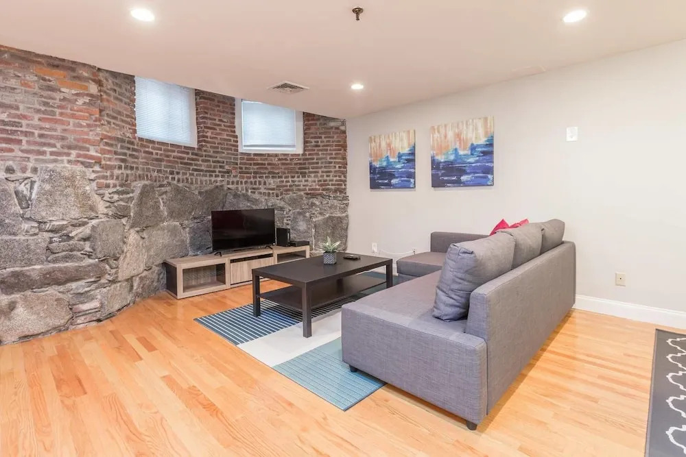 Huge 2br/2ba in the Heart of Back Bay by Domio