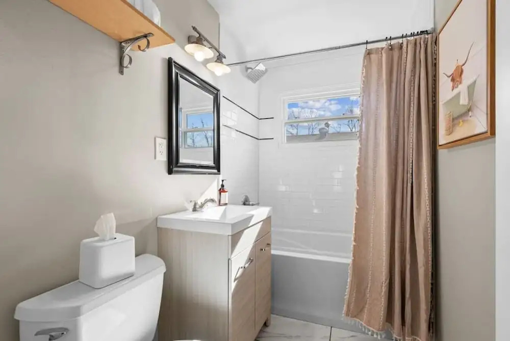 564 Massive 5 Bedroom With hot tub Close to Plaza