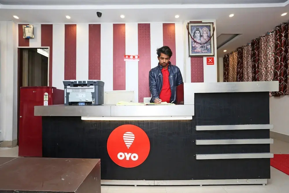 OYO 11623 Hotel Shiva Palace