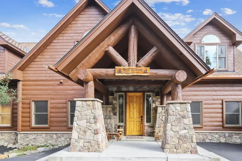 Swift Getaway 5 Bedroom Home by Redawning
