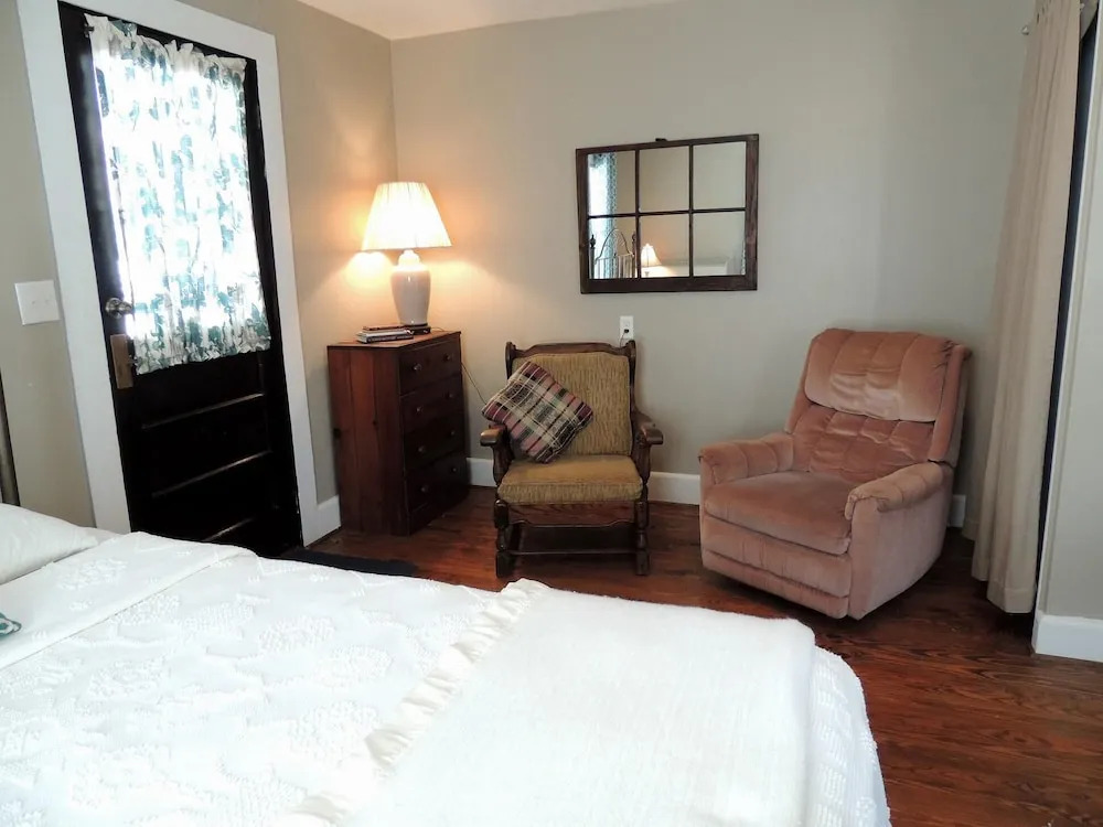 The Magnolia - 1 Br Cottage
