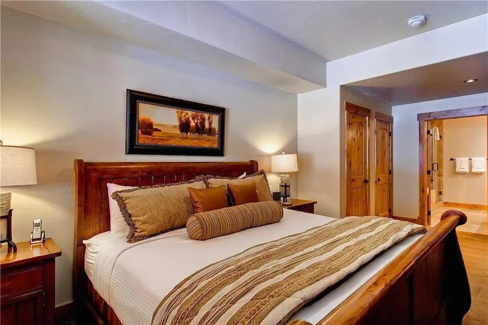 6209 Bear Lodge, Trappeur's Crossing Apartment 3