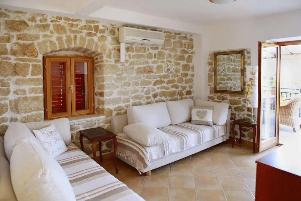 A1 - apt w. Terrace, Just 3 min Walk to the Beach