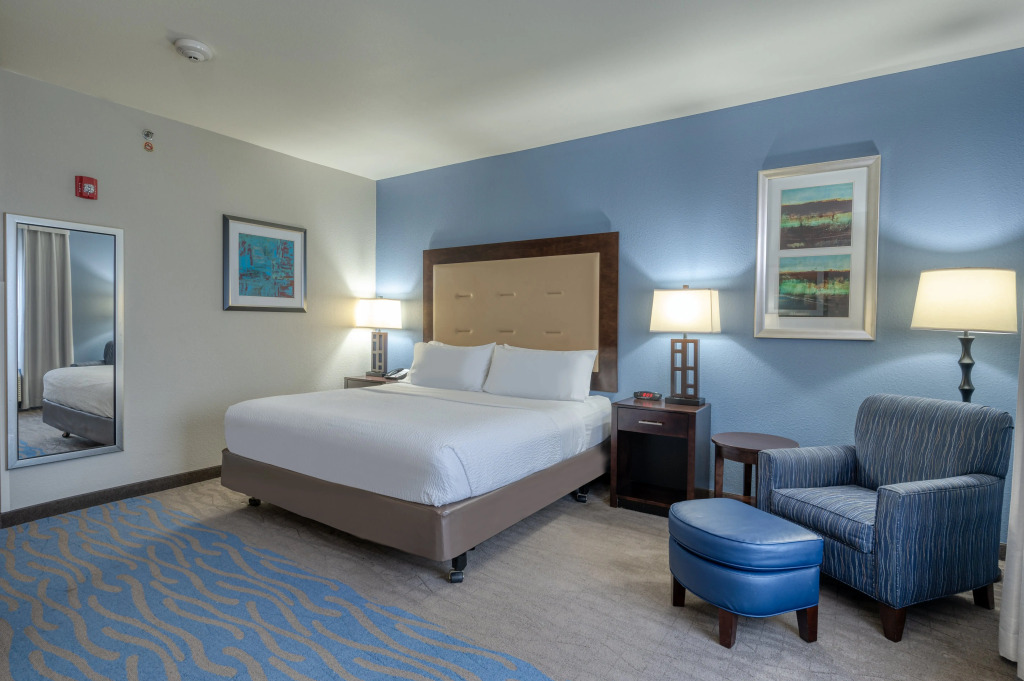 Holiday Inn Express and Suites Edwardsville by IHG