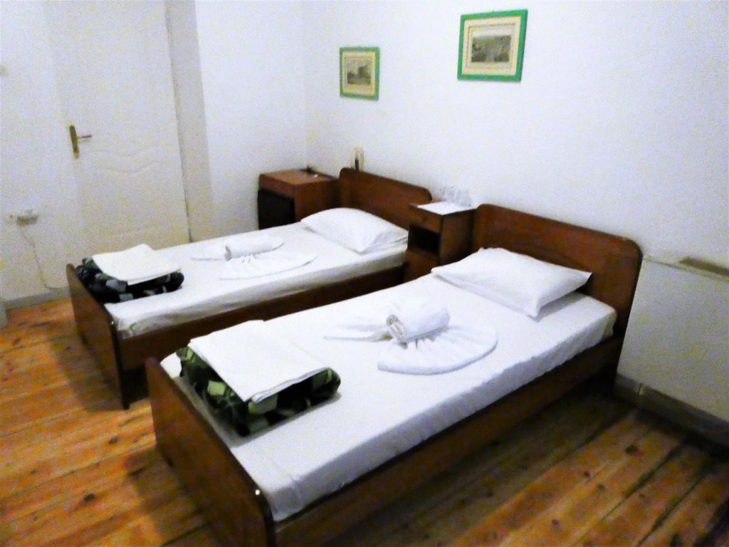 Fivos Hotel - Hostel