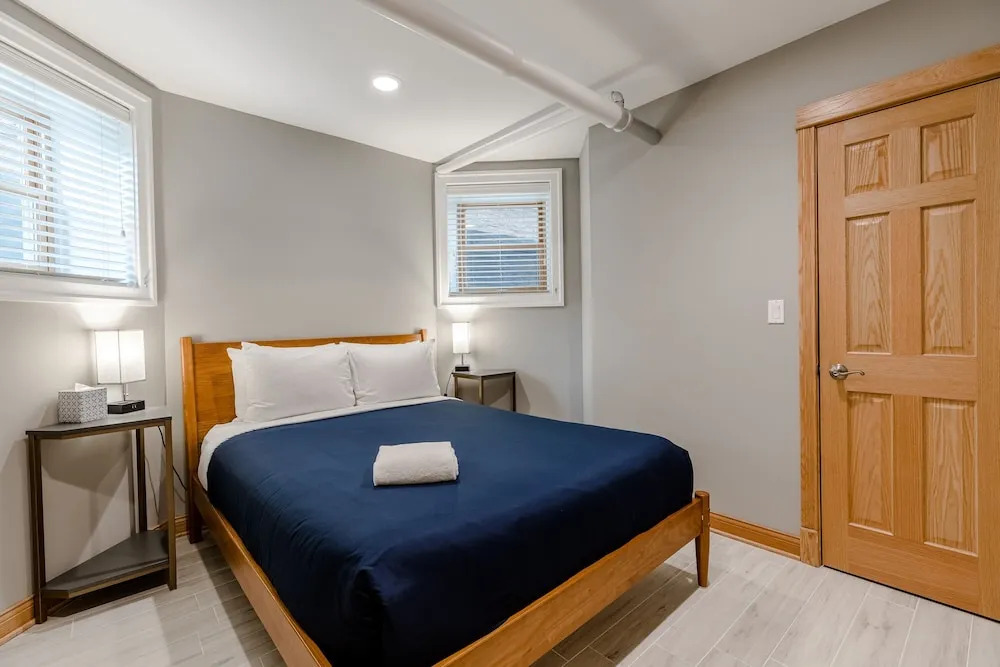 Spacious & Clean Ukrainian Village 2 Bedroom! by AllSet Turnover