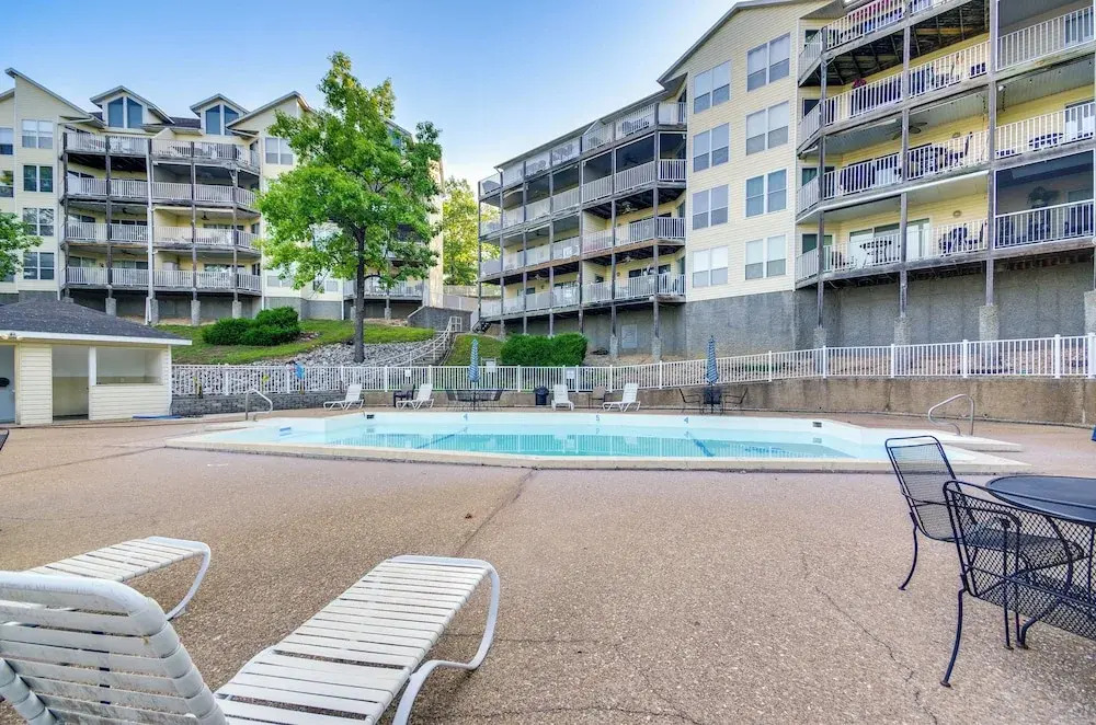 Ozark Condo W/community Pool & Beach Access
