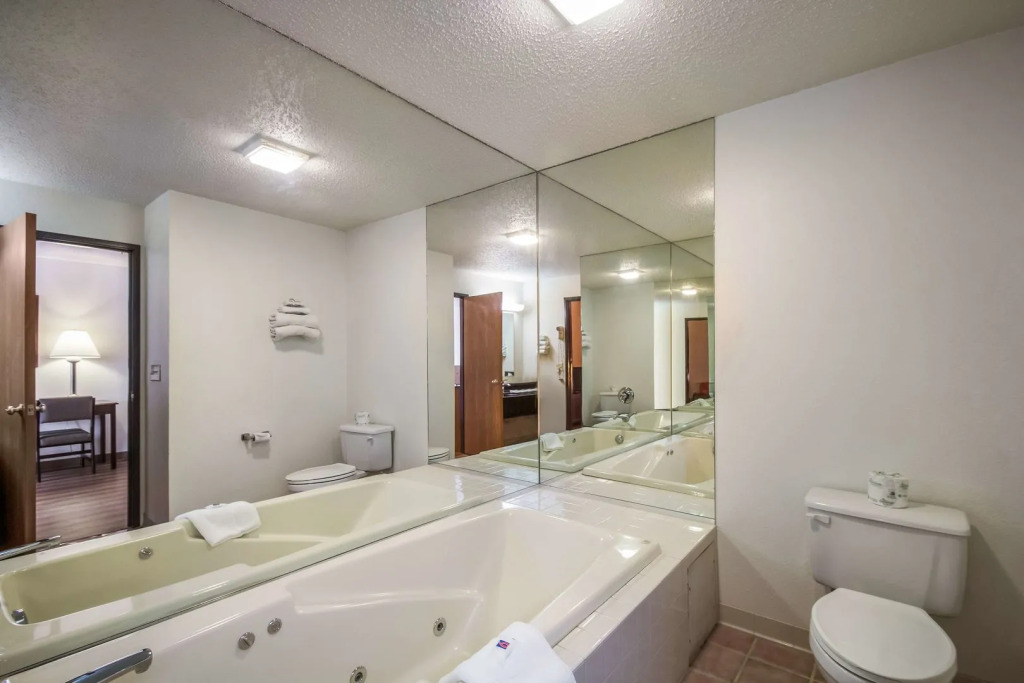 Motel 6-Saukville, WI