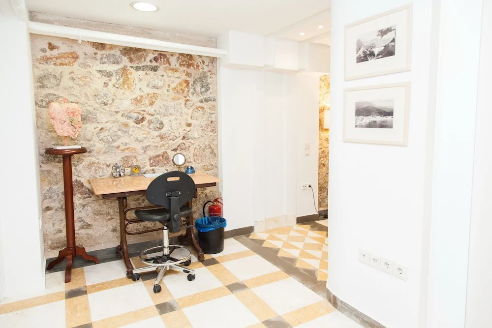 Chic Charming Central Athens Apt.