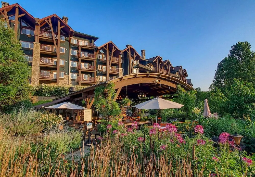 Grand Cascades Lodge
